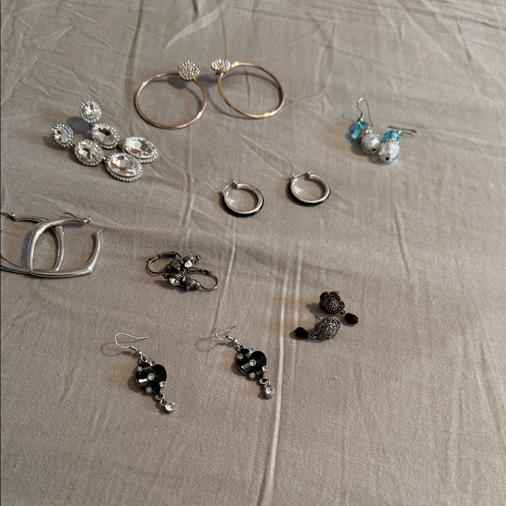 8 pairs of earrings, from casual to classy!